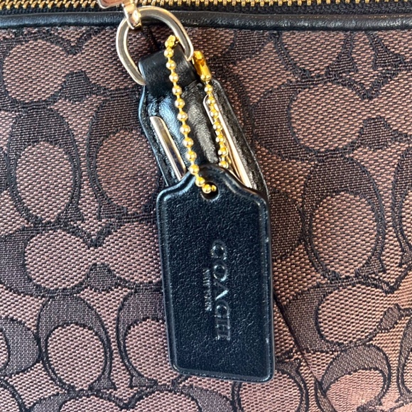 Coach Kelsey Signature Jacquard Satchel with COA - Picture 6 of 16